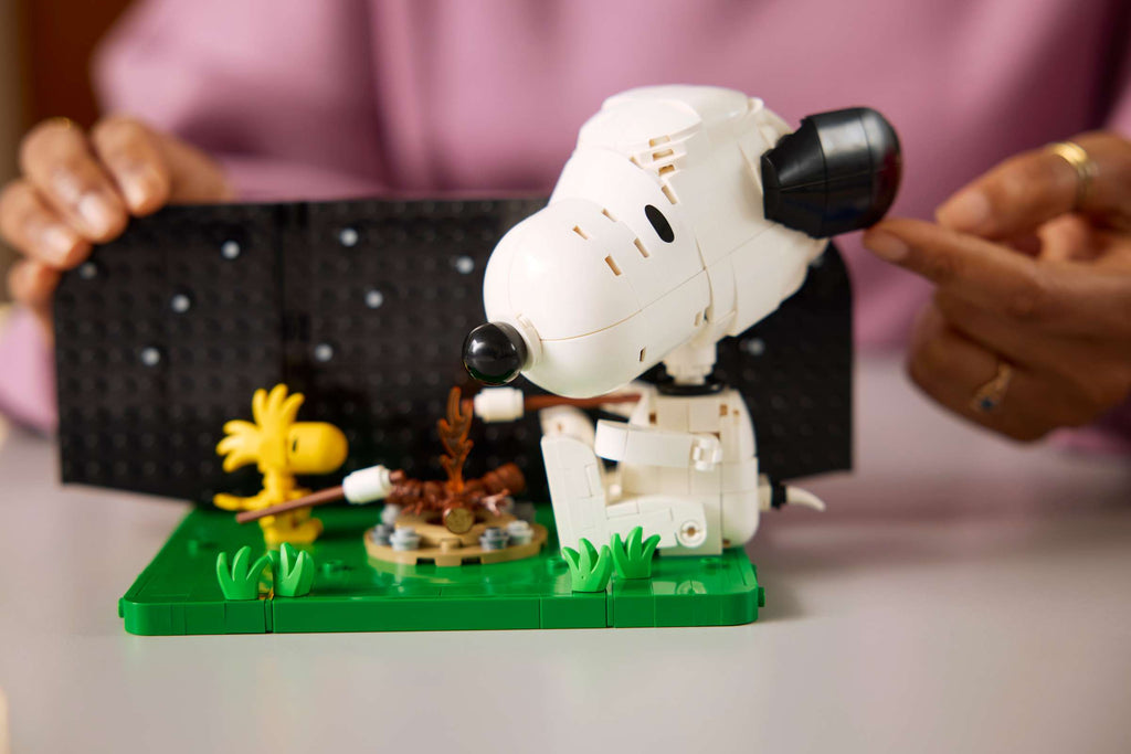 LEGO Ideas Peanuts: Snoopy's Doghouse being built