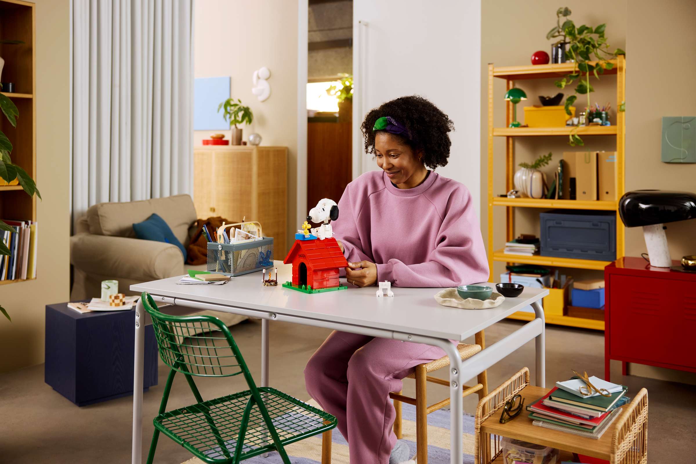 LEGO Ideas Peanuts: Snoopy's Doghouse play scene