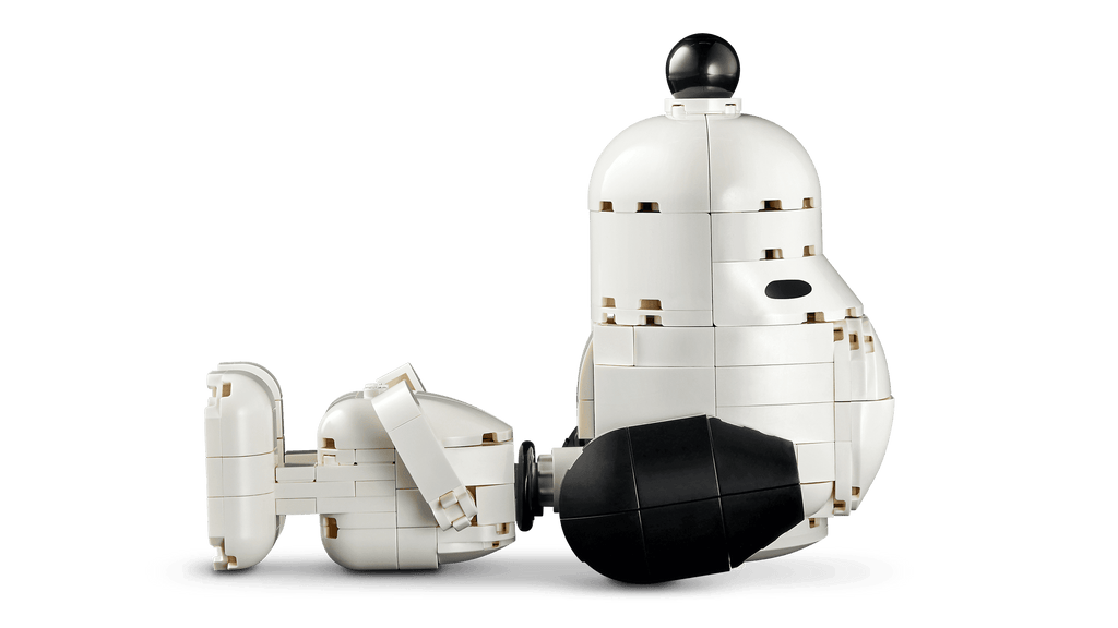 LEGO Ideas Peanuts: Snoopy's Doghouse detail view