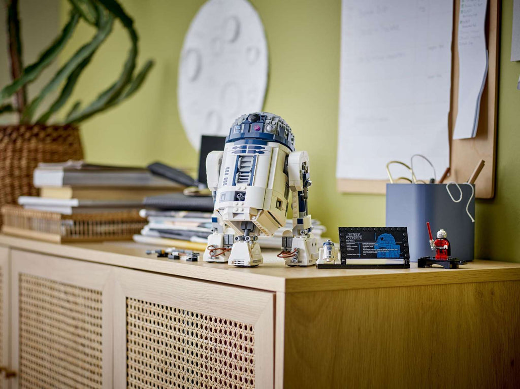 LEGO Star Wars R2-D2 75379 alternate view