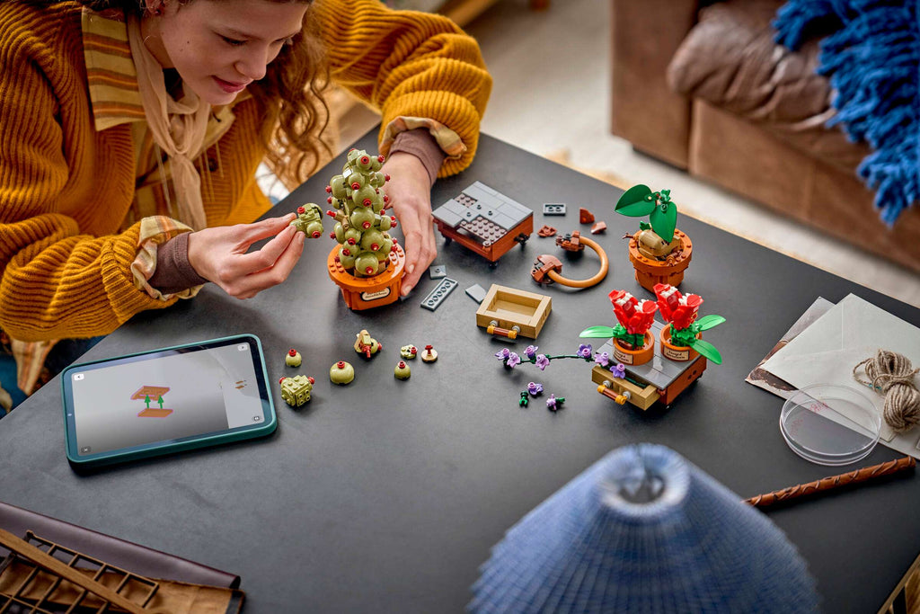 LEGO Harry Potter Hogwarts Herbology Plants 76474 being built