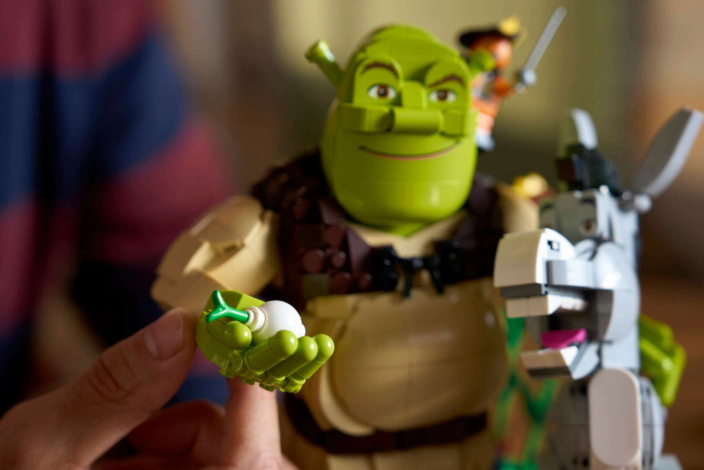 LEGO Shrek Shrek, Donkey & Puss in Boots 72423 being built