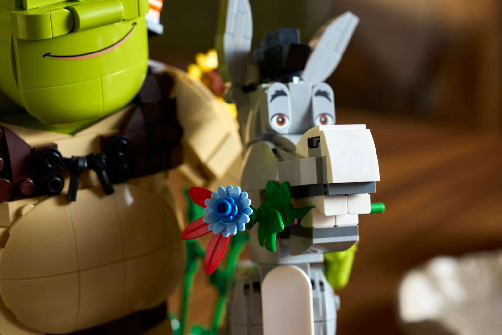 LEGO Shrek Shrek, Donkey & Puss in Boots 72423 being built