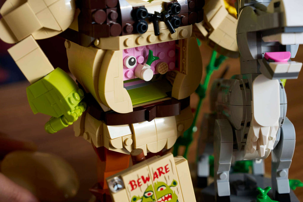 LEGO Shrek Shrek, Donkey & Puss in Boots 72423 being built