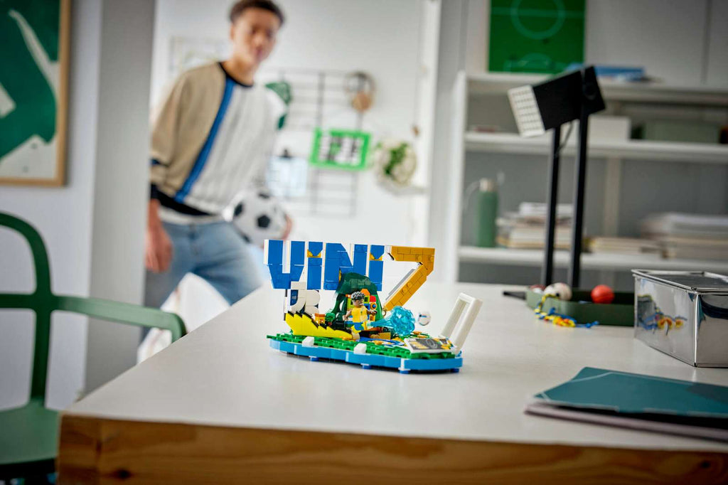 LEGO Editions Vini Jr. - Football Highlights 43027 play scene