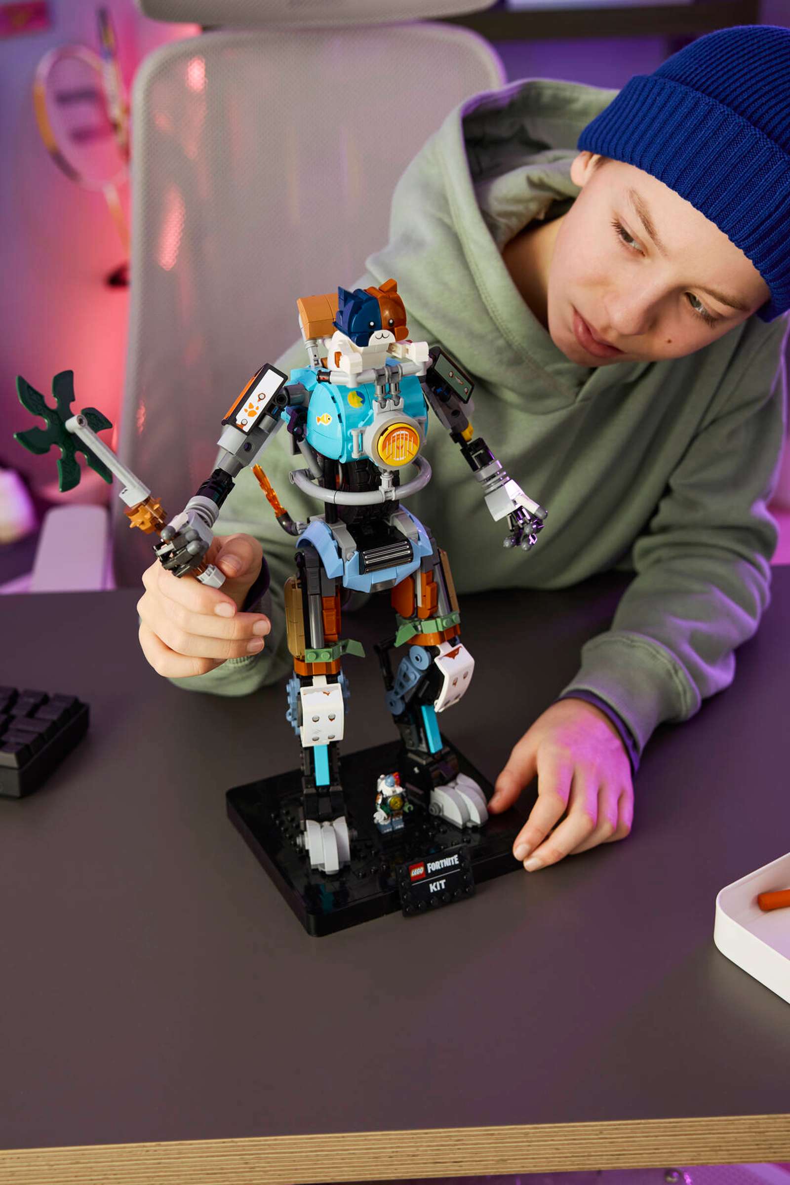 LEGO Fortnite KIT 77081 play scene