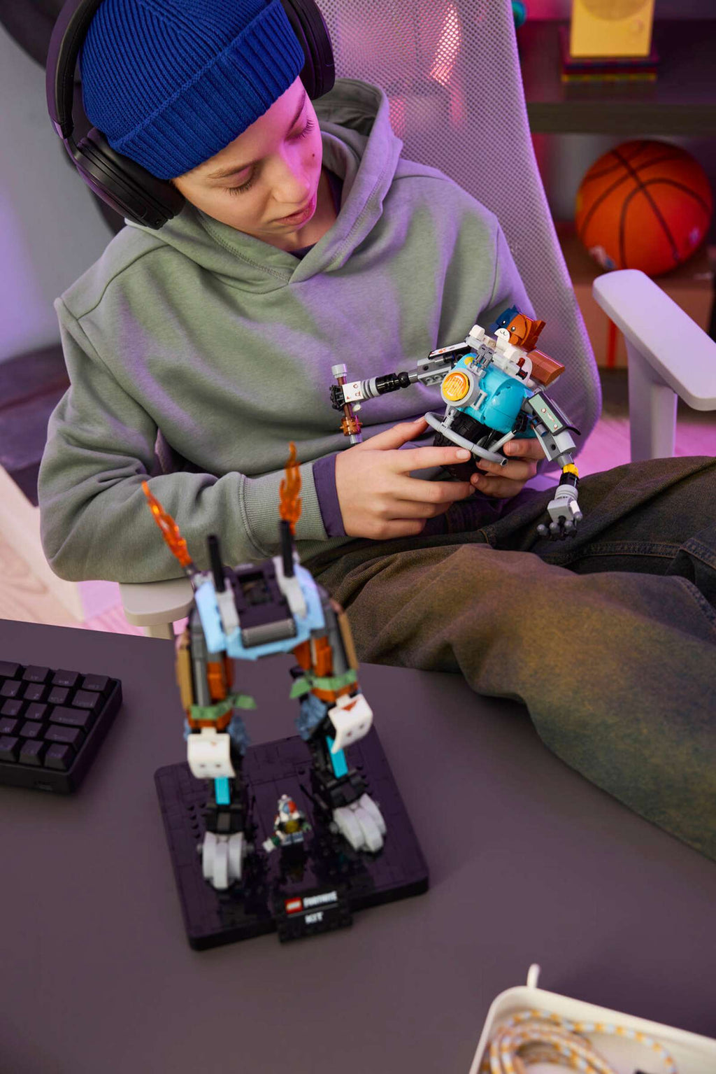 LEGO Fortnite KIT 77081 play scene
