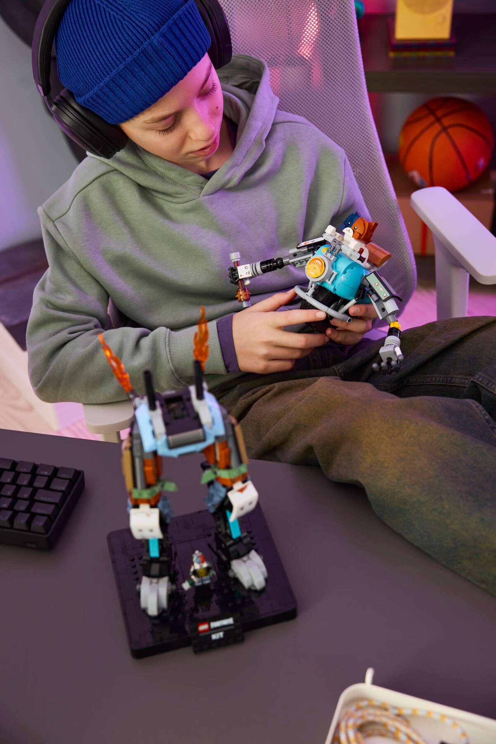 LEGO Fortnite KIT 77081 play scene