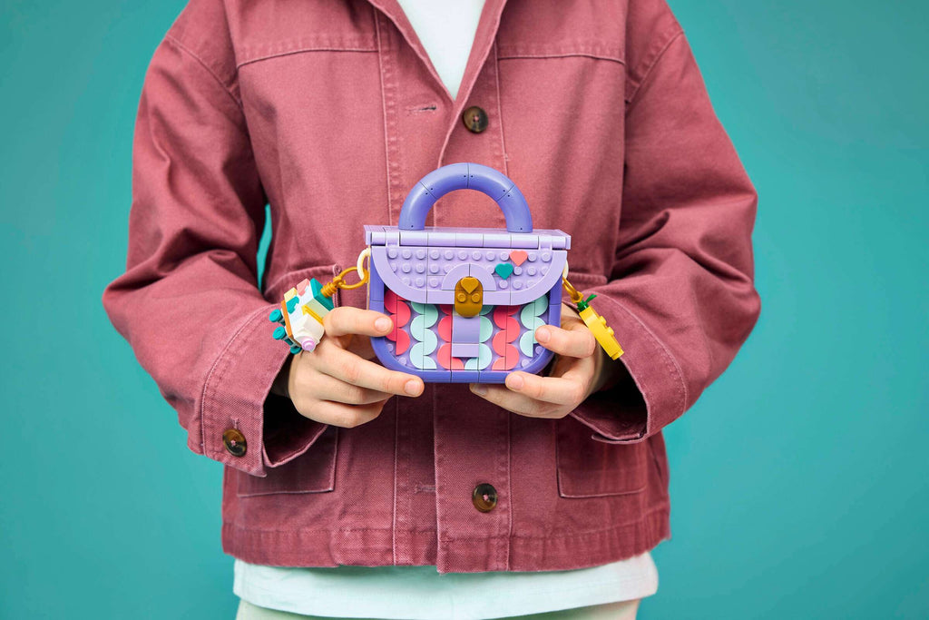 LEGO Creator 3-in-1 Art Fashion Bag with Storage 31391 play scene