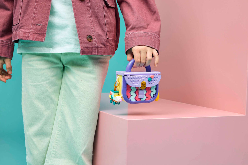 LEGO Creator 3-in-1 Art Fashion Bag with Storage 31391 play scene