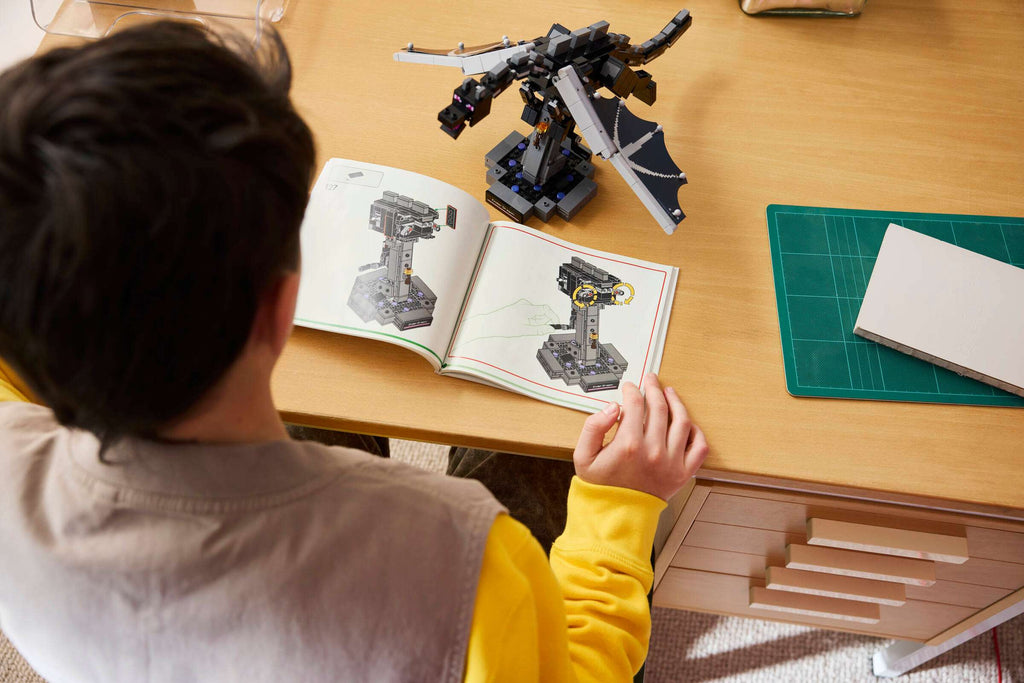 LEGO Minecraft The Ender Dragon 21595 play scene