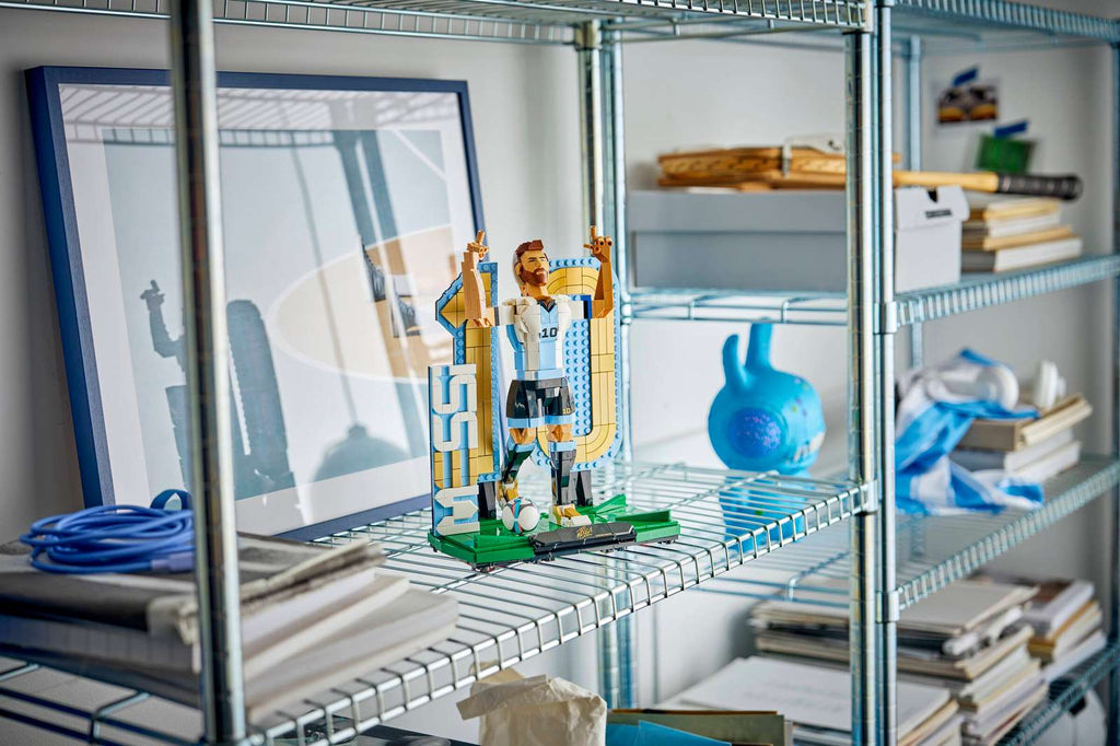 LEGO Editions Lionel Messi - Football Legend 43015 on display