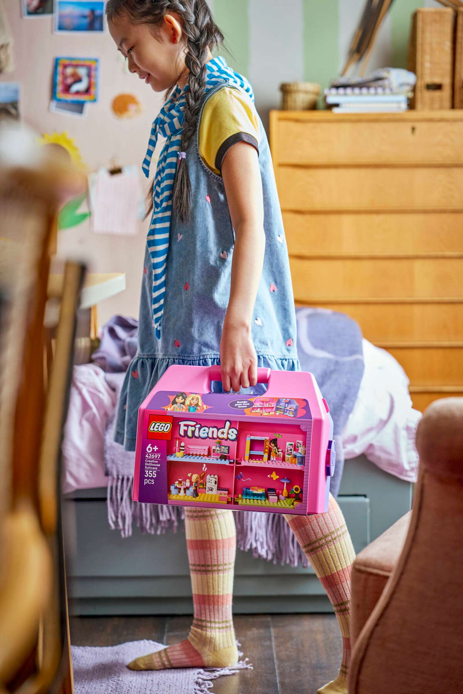 LEGO Friends Creative Dollhouse Suitcase 42697 play scene