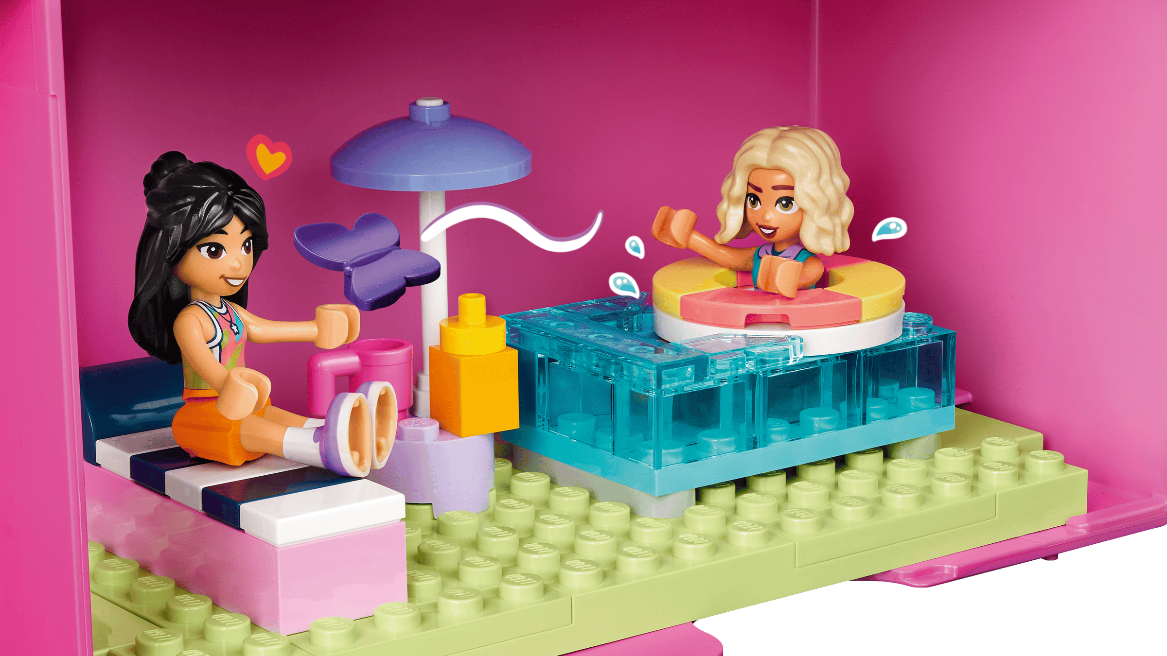LEGO Friends Creative Dollhouse Suitcase 42697 detail view