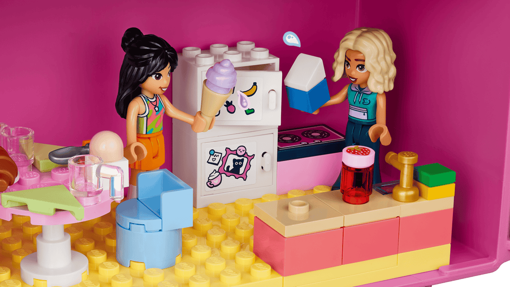 LEGO Friends Creative Dollhouse Suitcase 42697 detail view