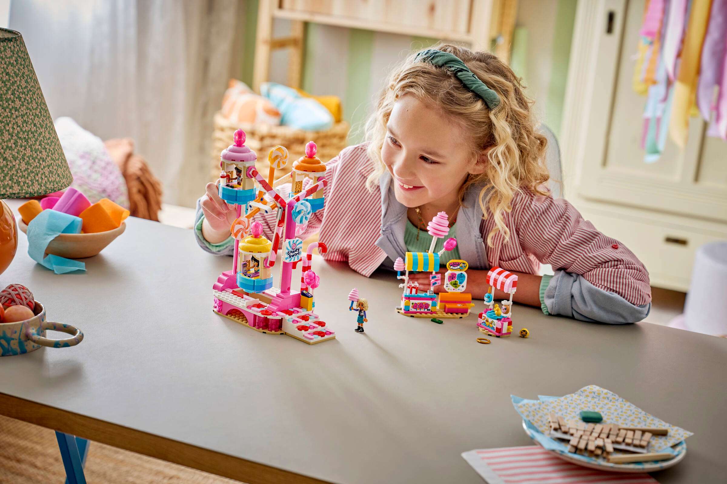 LEGO Friends Candy & Cupcake Ferris Wheel 42700 play scene