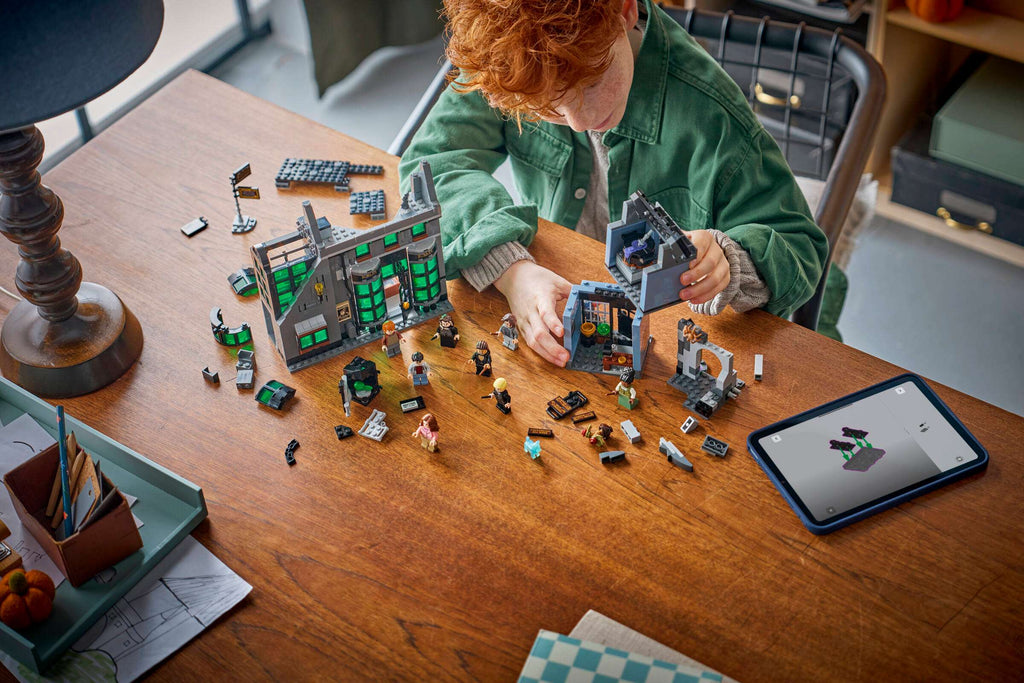 LEGO Harry Potter Knockturn Alley Wizarding Shops 76471 being built