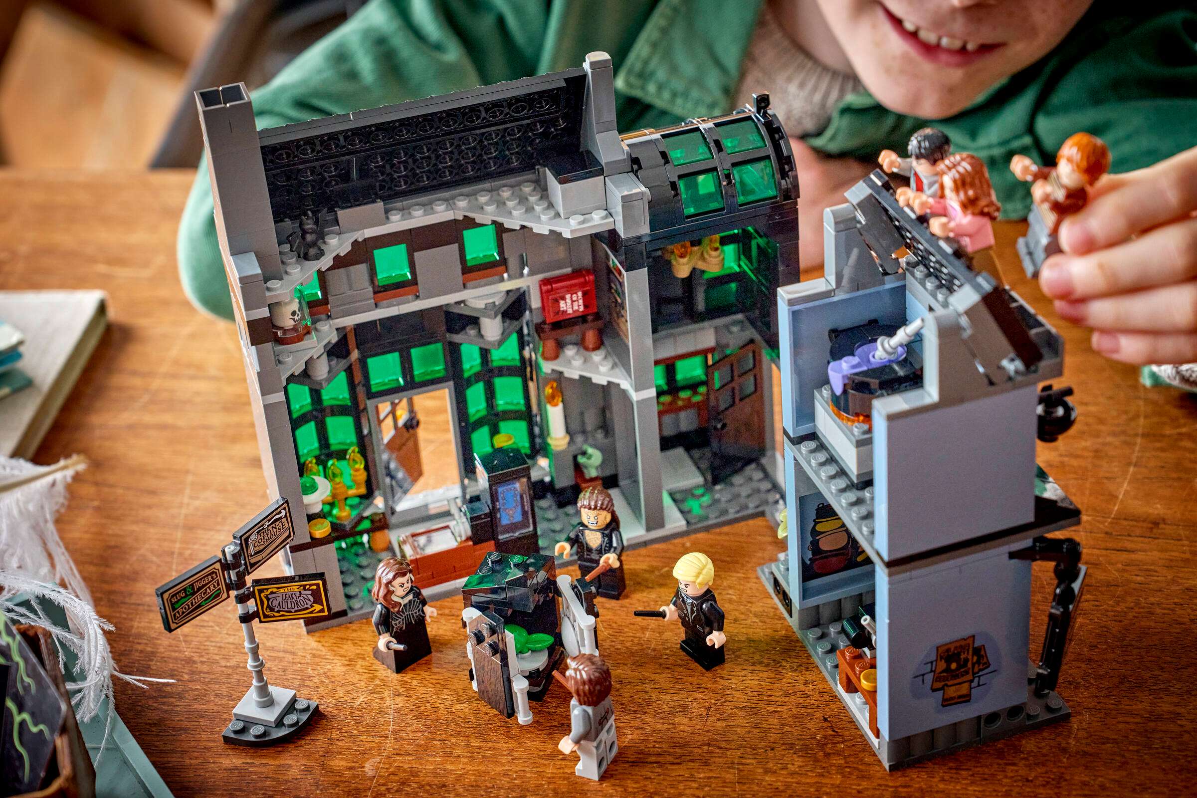 LEGO Harry Potter Knockturn Alley Wizarding Shops 76471 play scene
