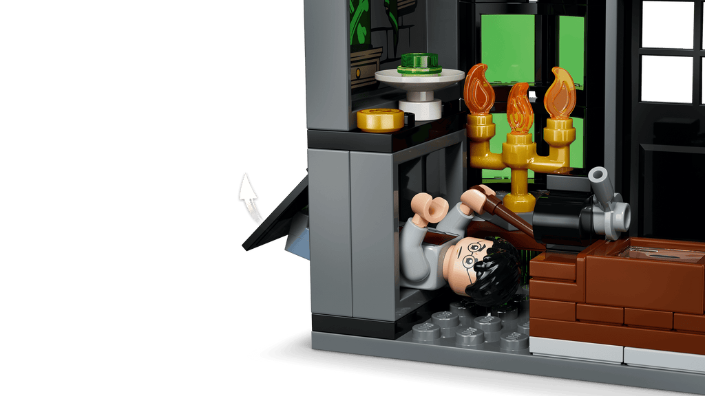 LEGO Harry Potter Knockturn Alley Wizarding Shops 76471 detail view