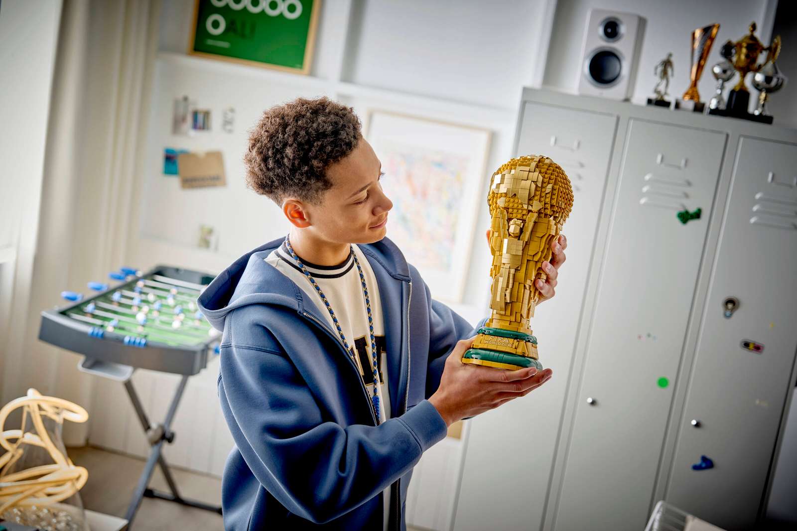 LEGO Editions FIFA World Cup Official Trophy 43020 play scene