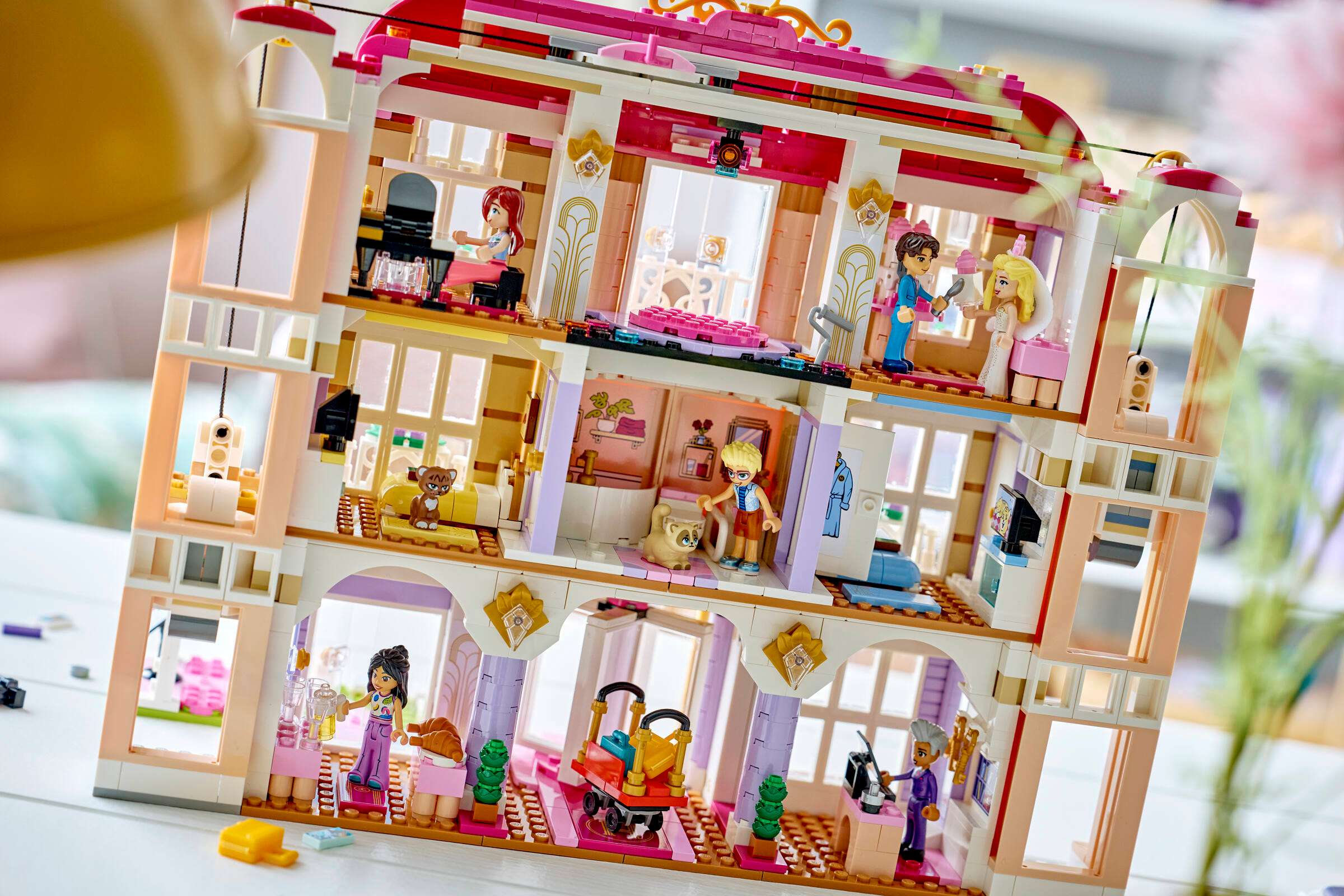 LEGO Friends Heartlake City Grand Hotel 42704
