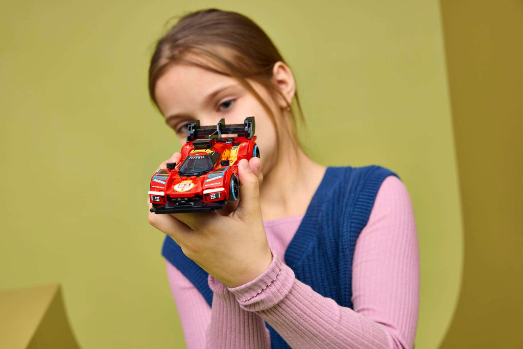 LEGO Speed Champions Ferrari 499P 77261 play scene