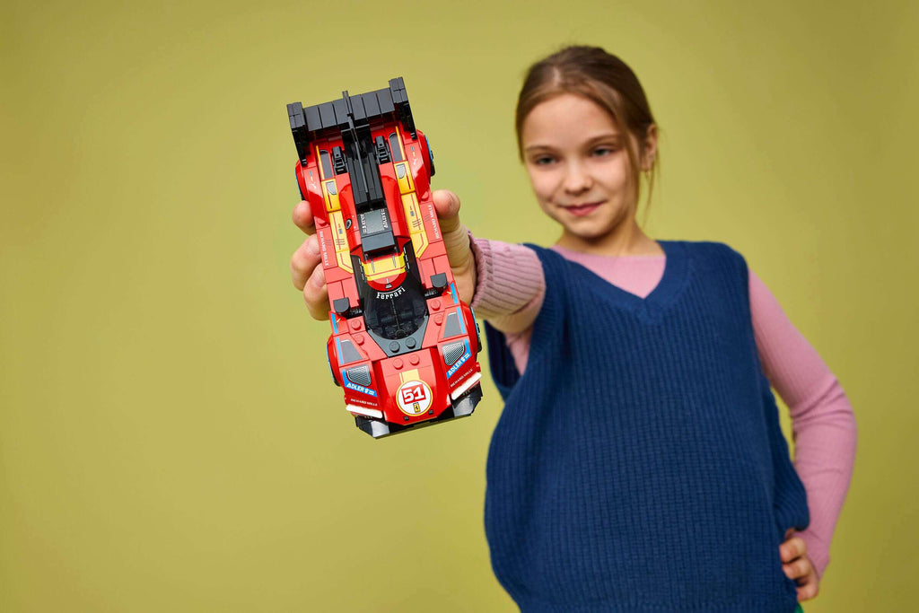 LEGO Speed Champions Ferrari 499P 77261 play scene