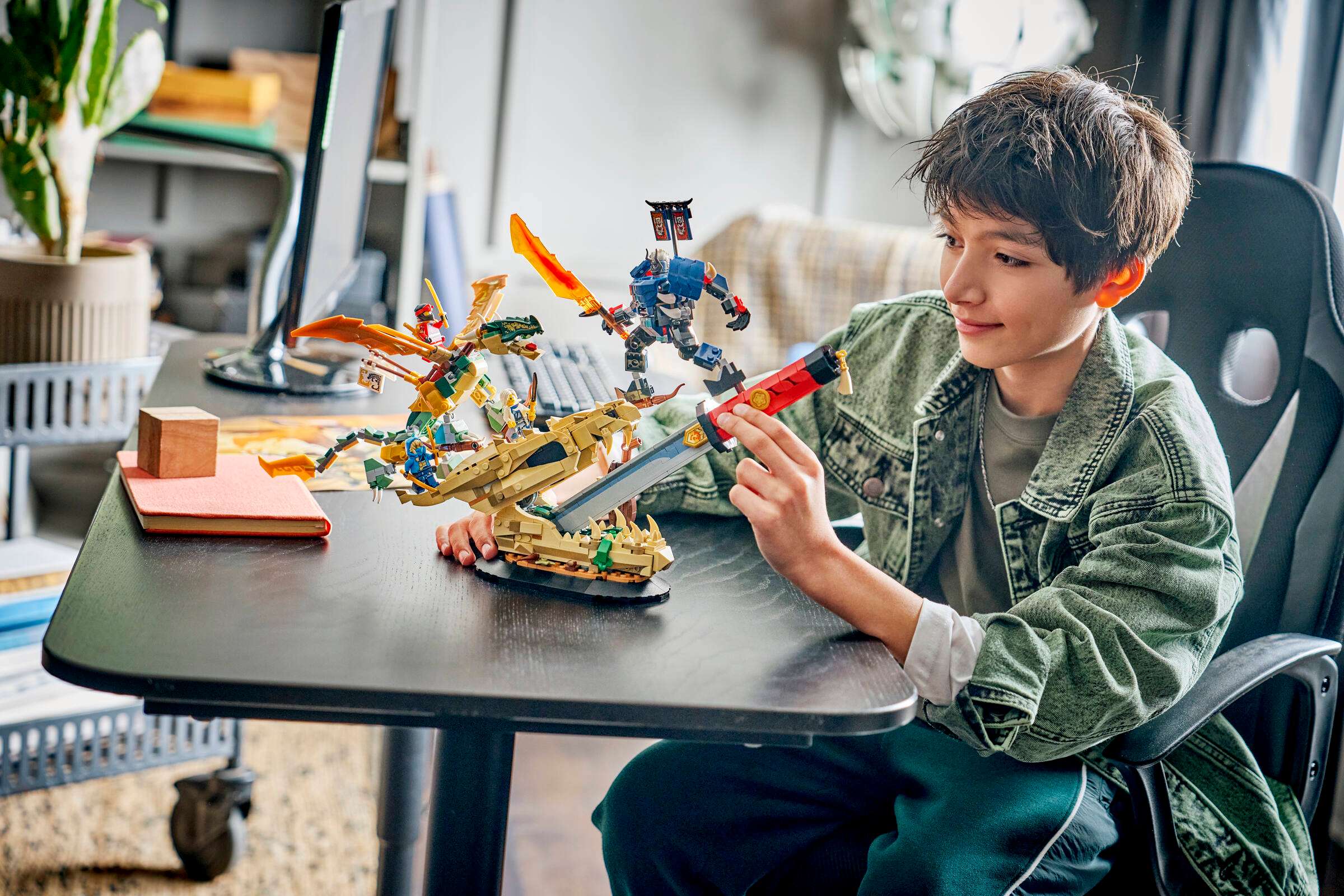 LEGO Ninjago Battle at the Dragon's Blade 71871 play scene