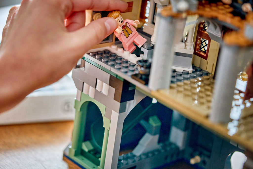 LEGO Harry Potter Hogwarts Castle: East Wing 76473 play scene