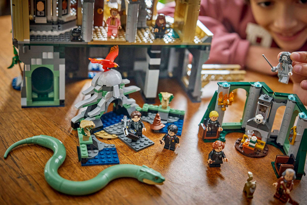 LEGO Harry Potter Hogwarts Castle: East Wing 76473 play scene
