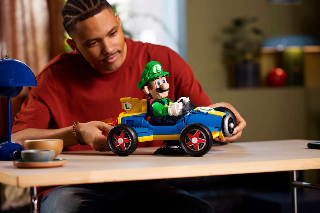 LEGO Super Mario Mario Kart - Luigi & Mach 8 72050 being built