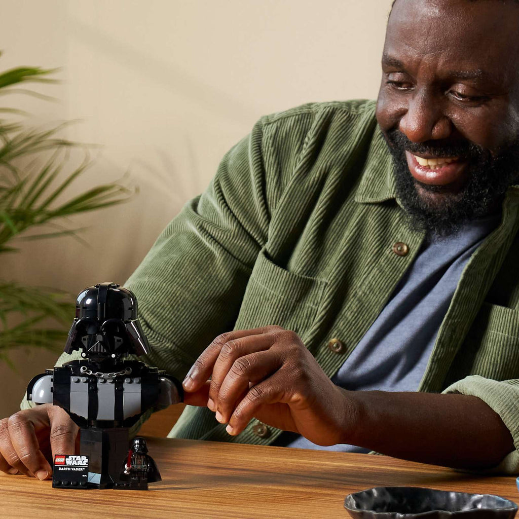 LEGO Star Wars Darth Vader Bust 75439 play scene