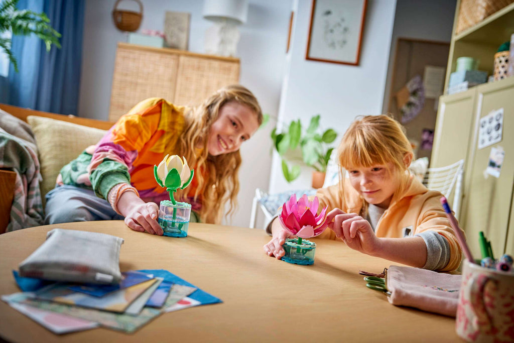 LEGO Botanicals Water Lilies play scene