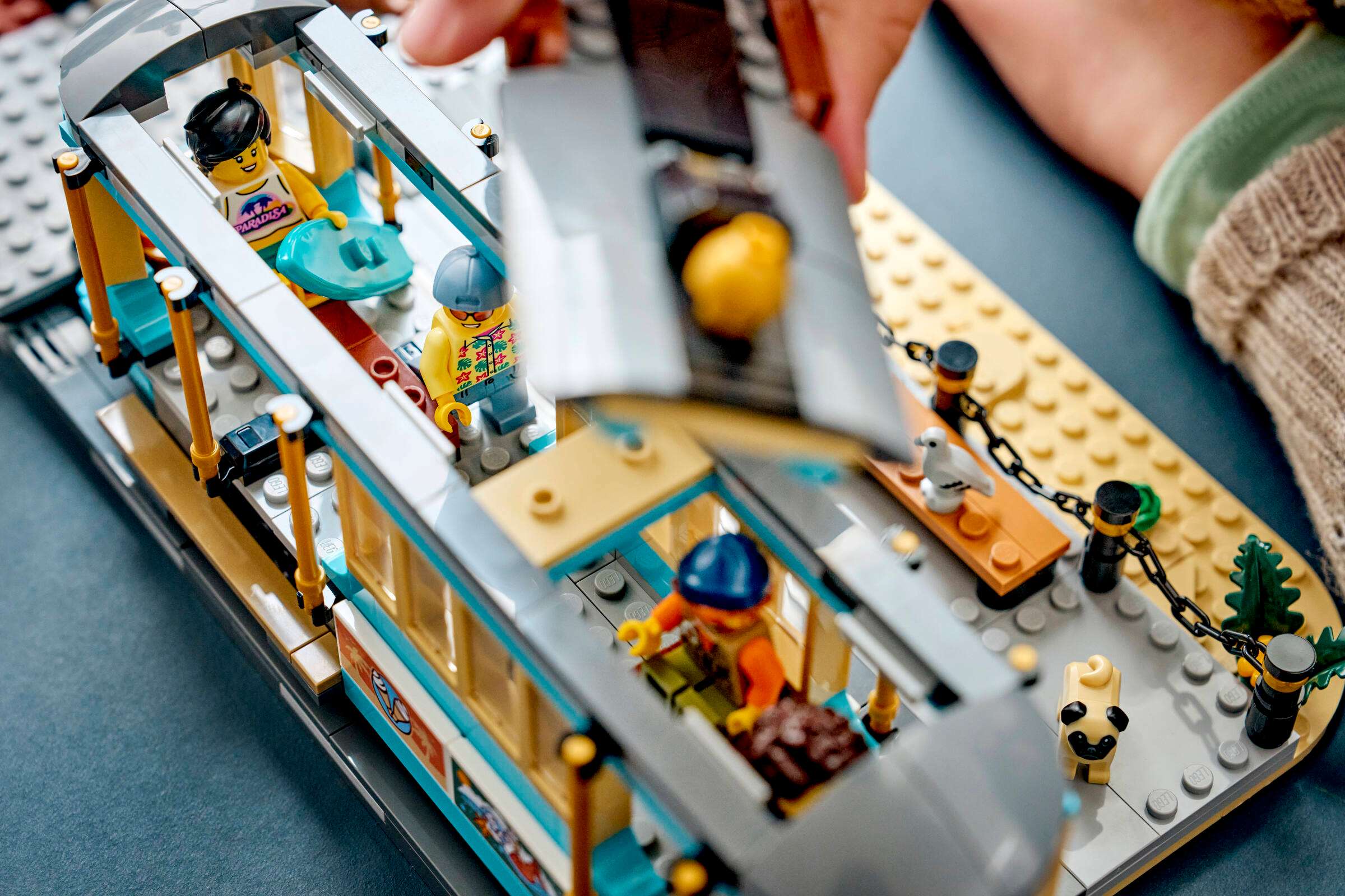 LEGO City Classic Beach Streetcar 60506 play scene
