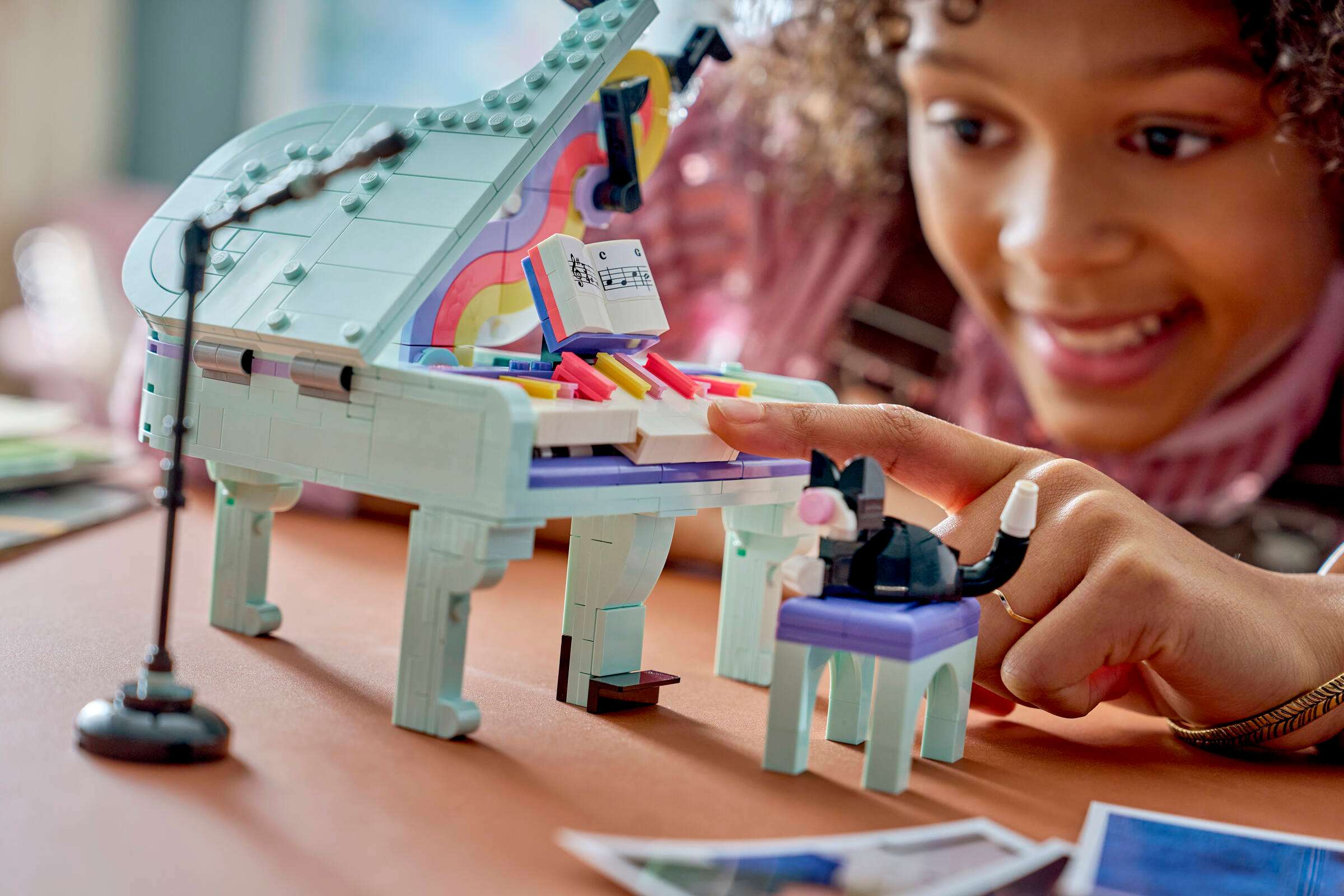 LEGO Creator 3-in-1 Music Decor Piano with Cat 31392 play scene