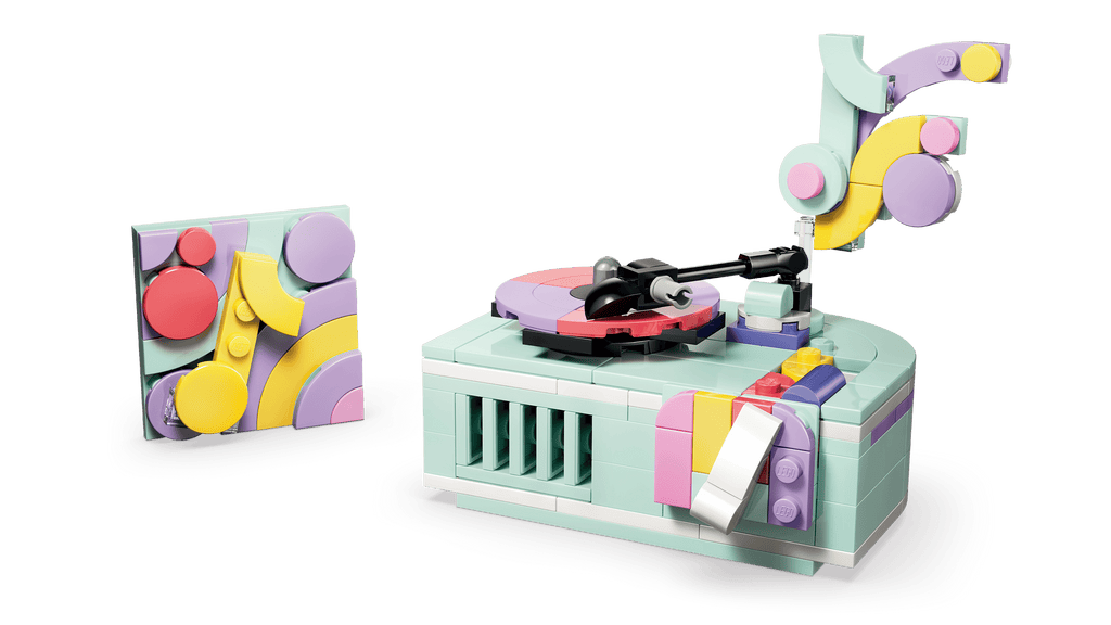 LEGO Creator 3-in-1 Music Decor Piano with Cat 31392 detail view