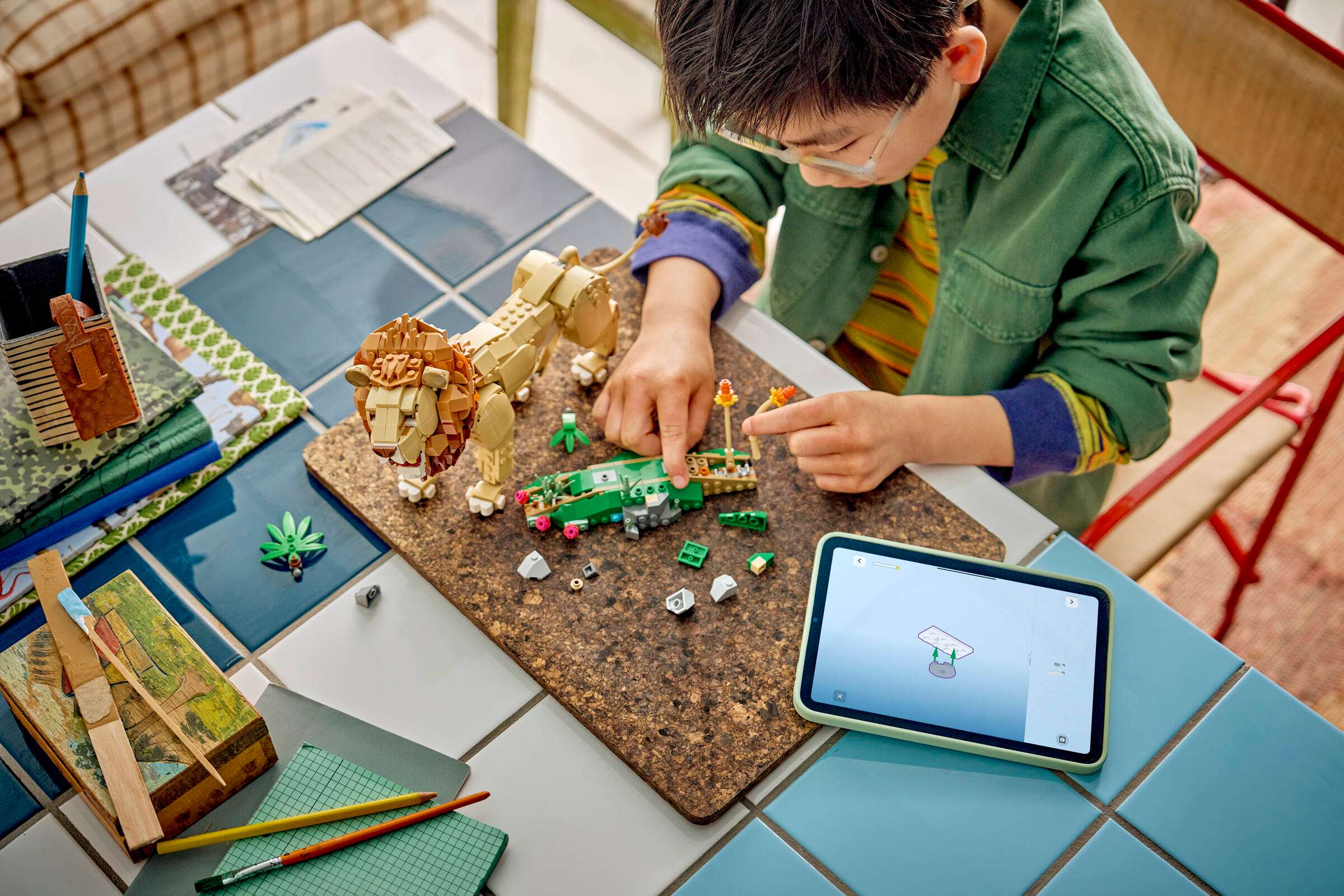 LEGO Creator 3-in-1 Wild Animals: Majestic Lion 31386 being built