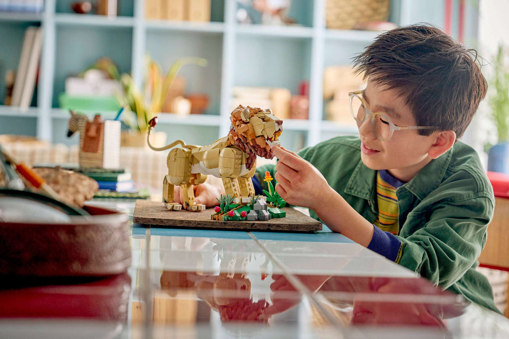 LEGO Creator 3-in-1 Wild Animals: Majestic Lion 31386 play scene