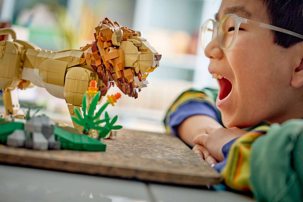 LEGO Creator 3-in-1 Wild Animals: Majestic Lion 31386 play scene
