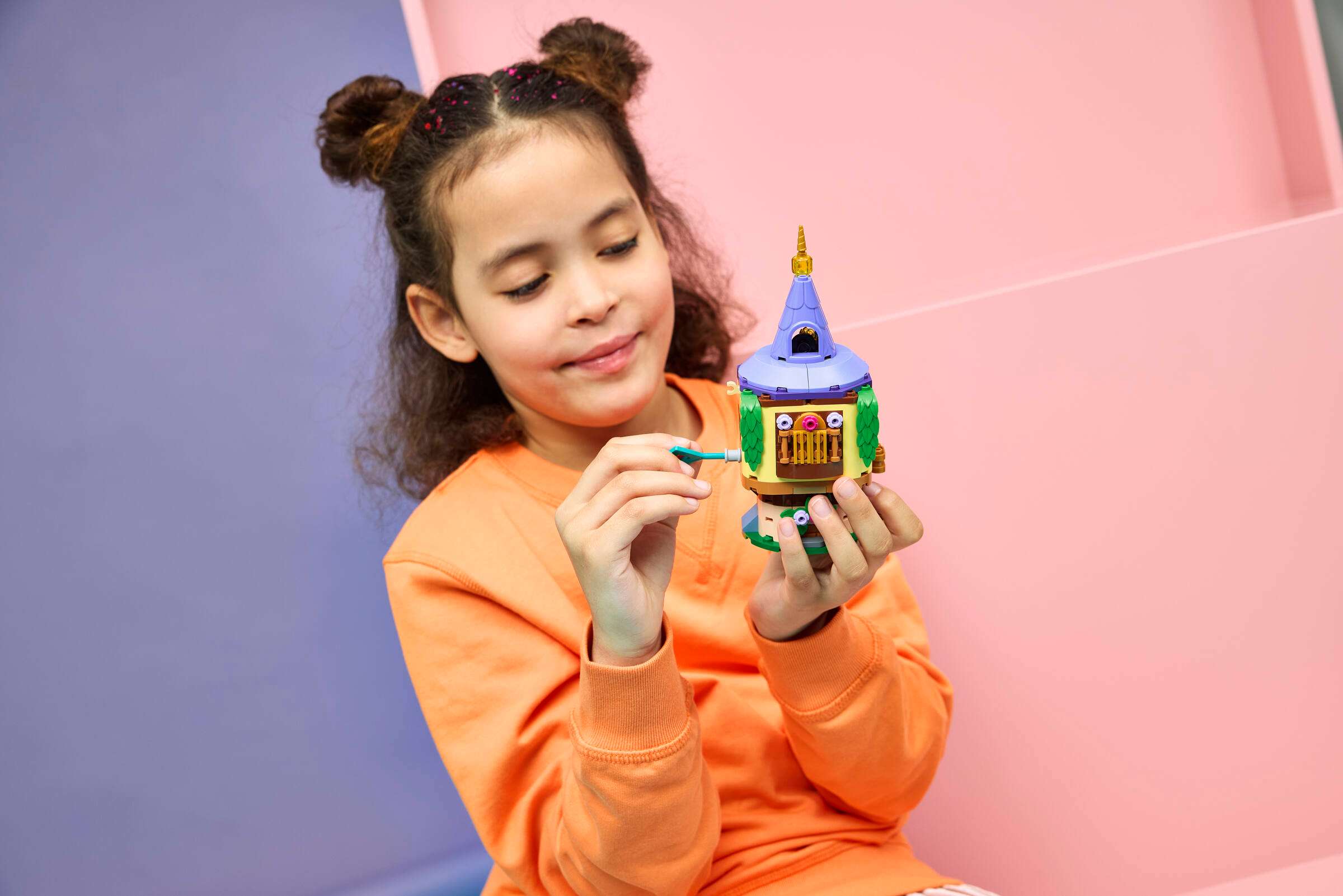 LEGO Disney Rapunzel's Mini Tower 43294 play scene