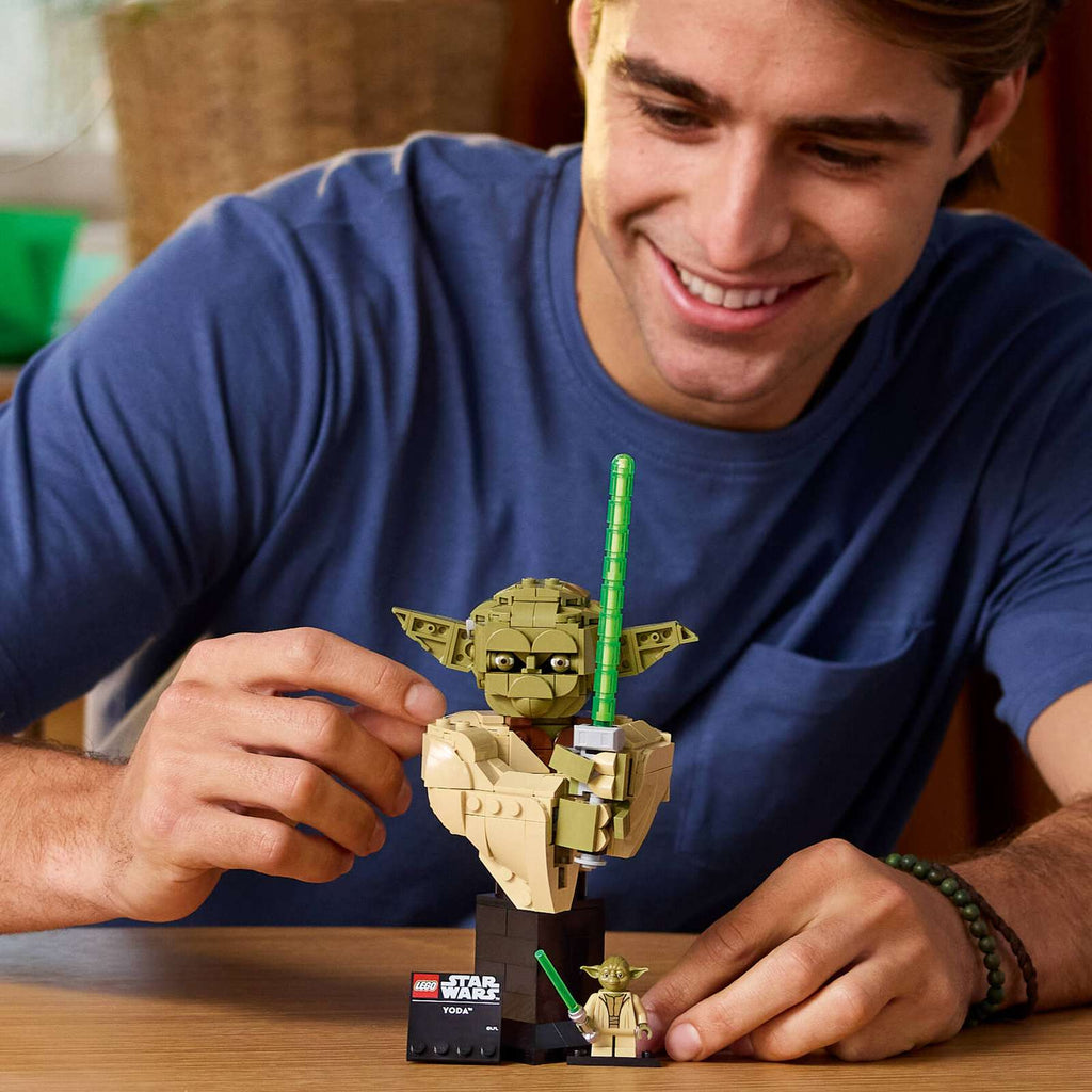 LEGO Star Wars Yoda Bust 75438 play scene