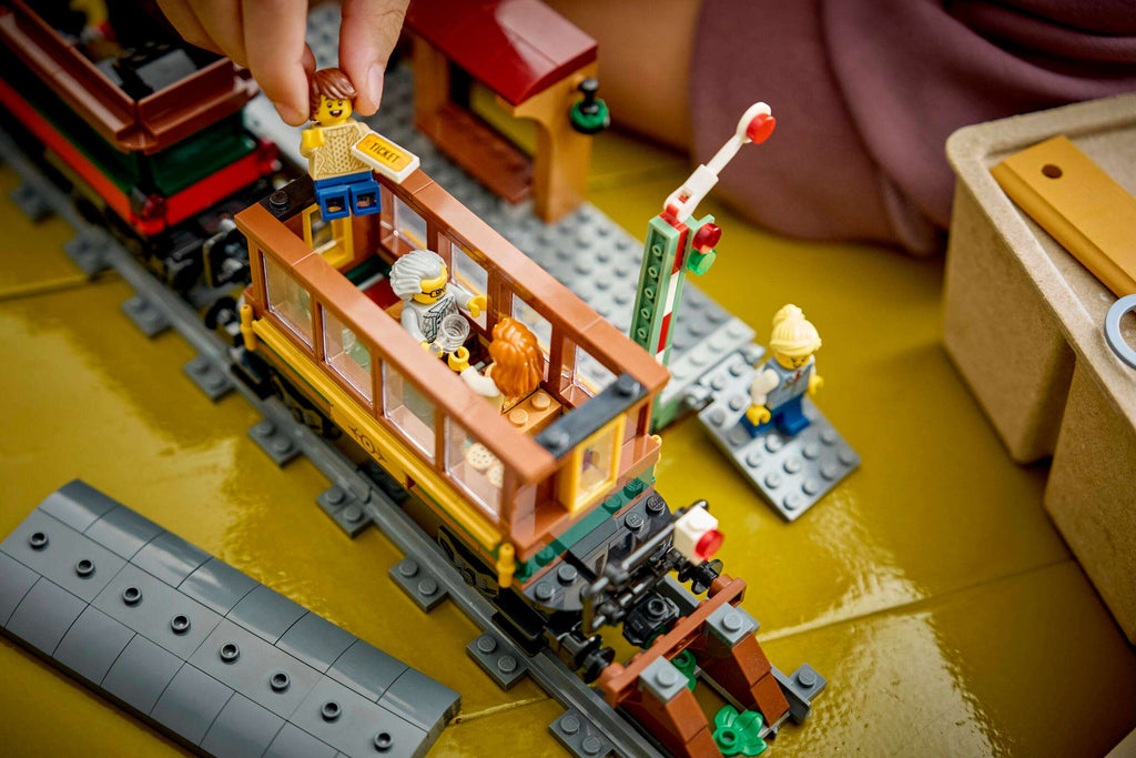 LEGO City Vintage Steam Train 60511 play scene