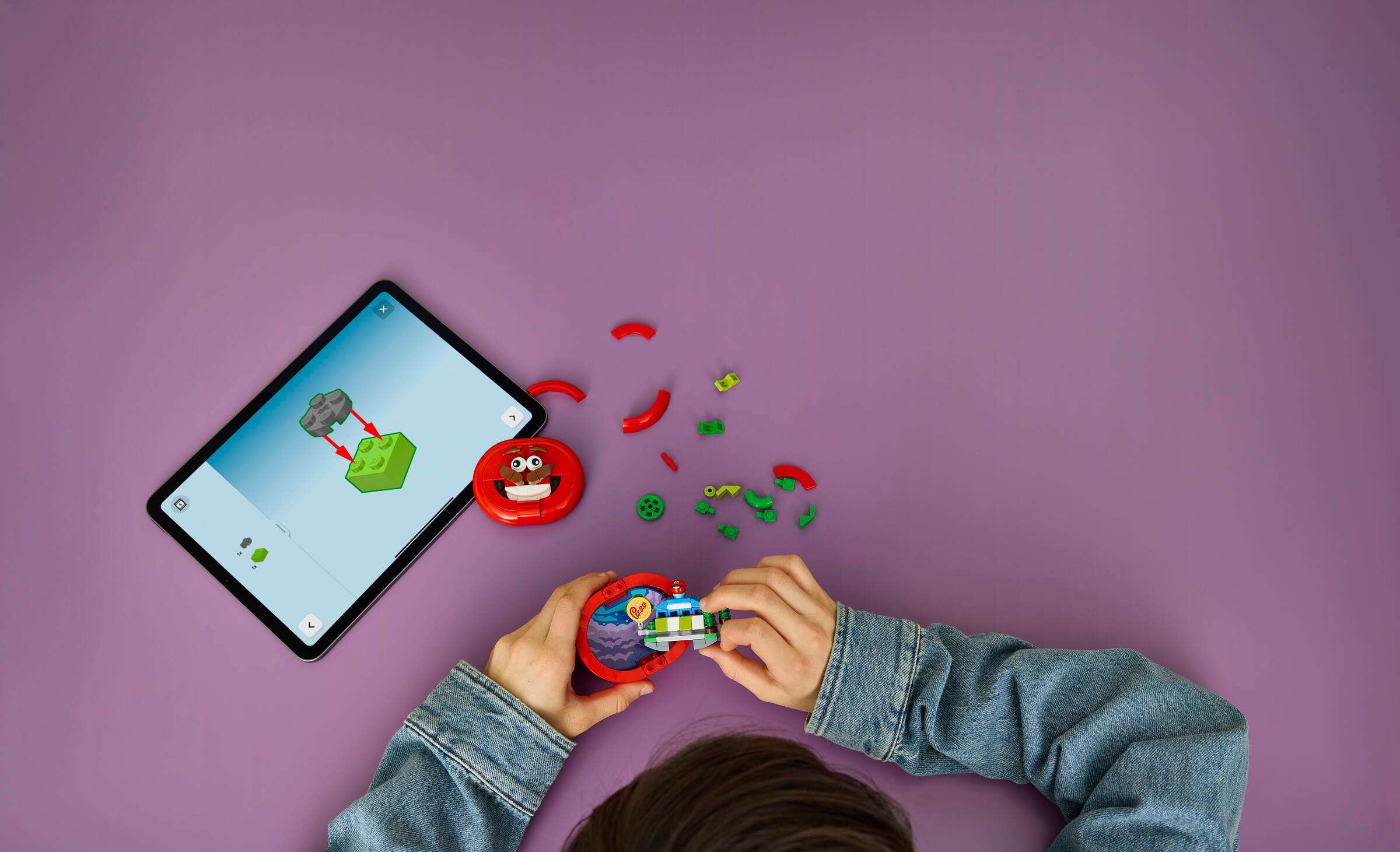 LEGO Fortnite Tomatohead 77079 being built