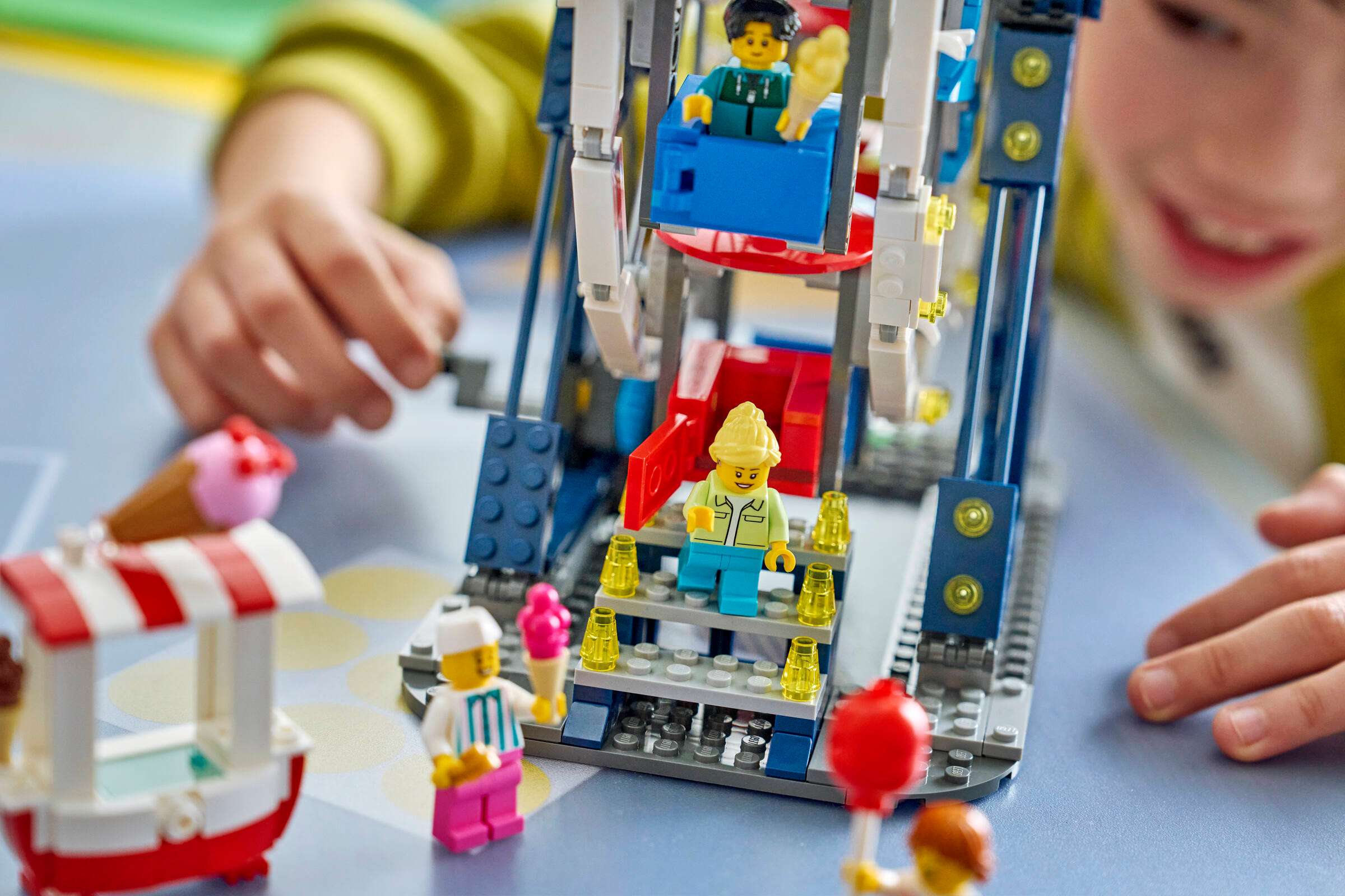 LEGO Creator 3-in-1 Iconic Ferris Wheel 31389 play scene
