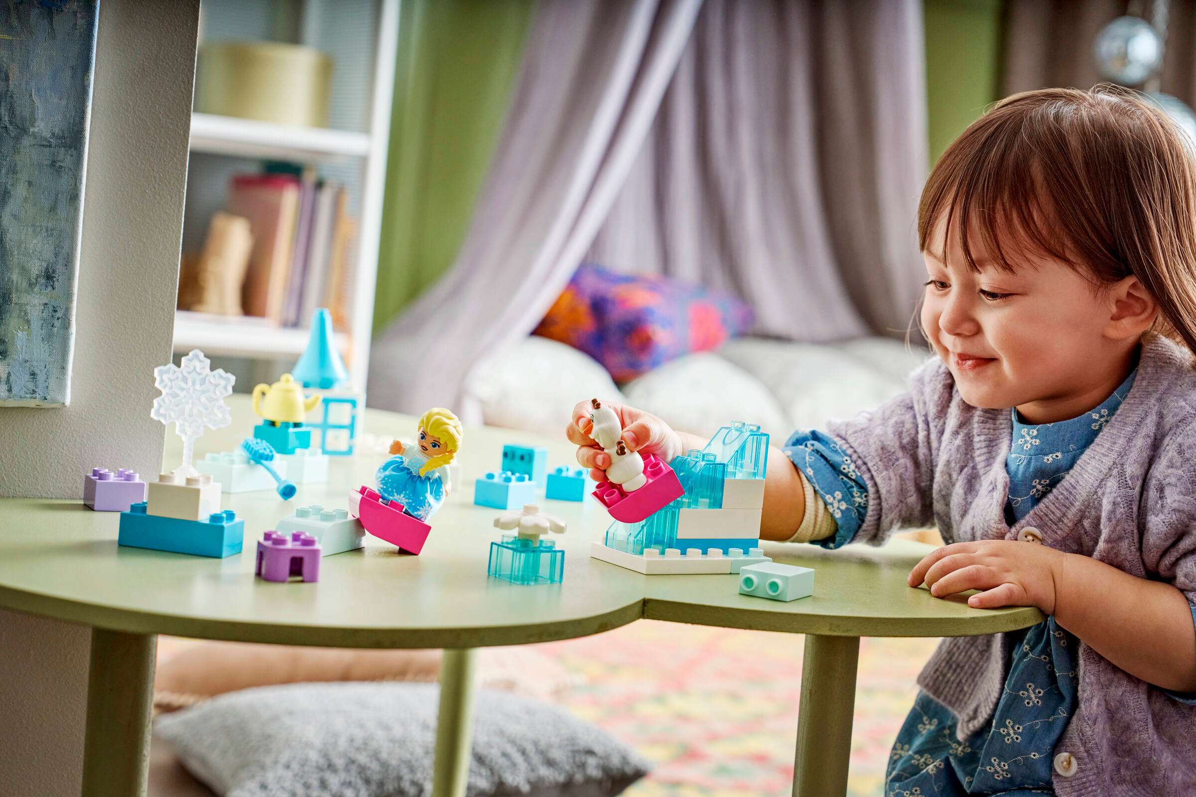 LEGO DUPLO Frozen Creative Box with Elsa and Olaf play scene