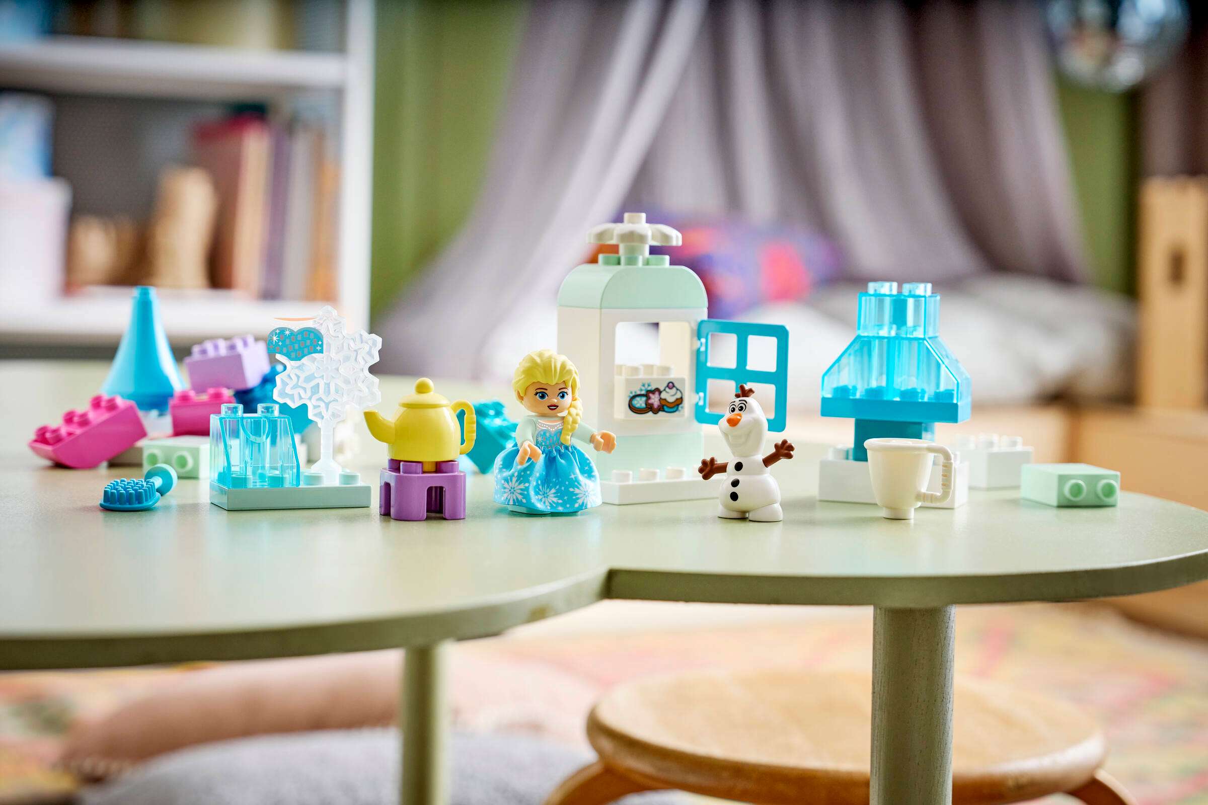 LEGO DUPLO Frozen Creative Box with Elsa and Olaf on display