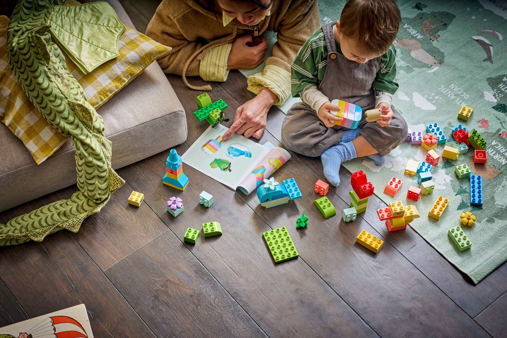 LEGO DUPLO Colorful Creative Box being built